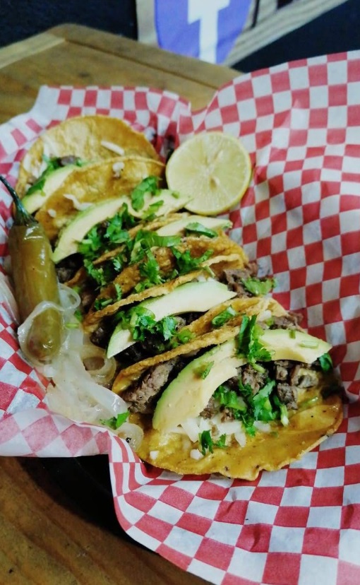Tacos servidos en Shaggy's Burgers